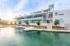 Luxury 2 Bedroom apartment with sea view